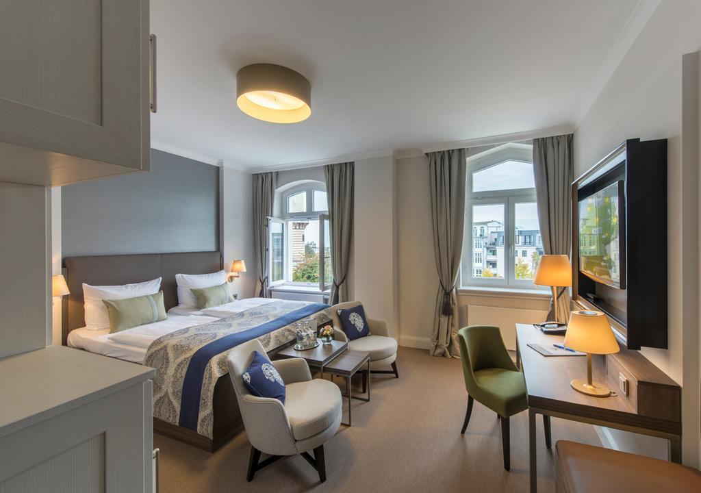 Hotel Am Leuchtturm Росток Экстерьер фото
