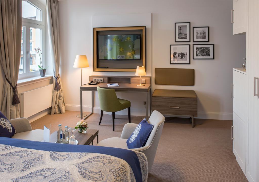 Hotel Am Leuchtturm Росток Экстерьер фото