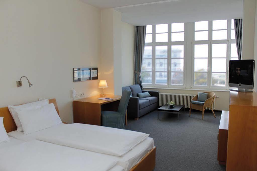 Hotel Am Leuchtturm Росток Экстерьер фото