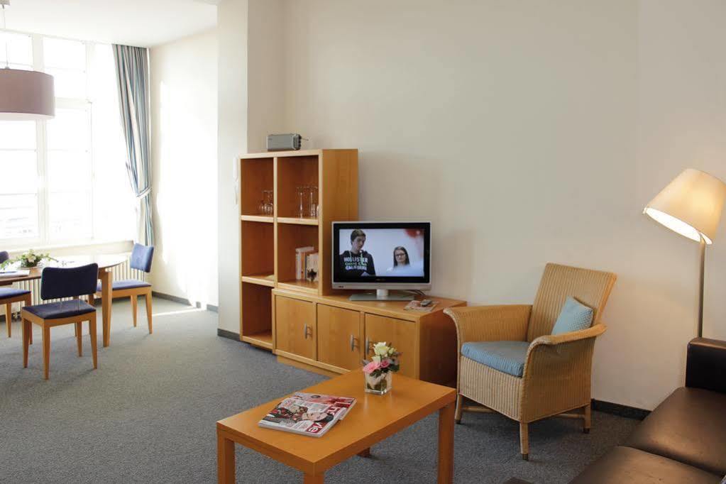 Hotel Am Leuchtturm Росток Экстерьер фото